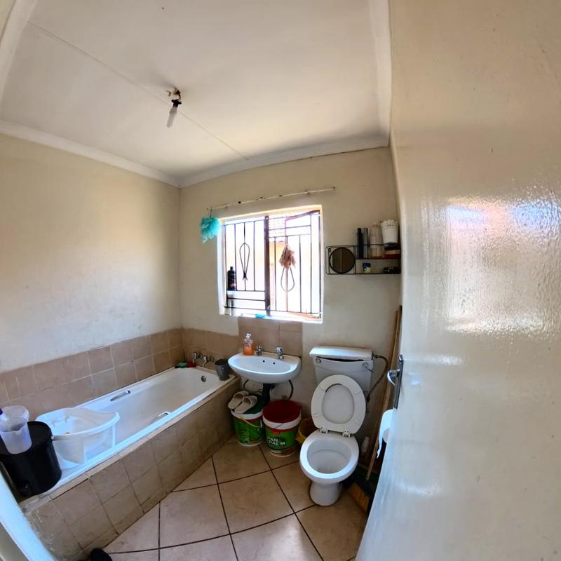 2 Bedroom Property for Sale in Clayville Gauteng