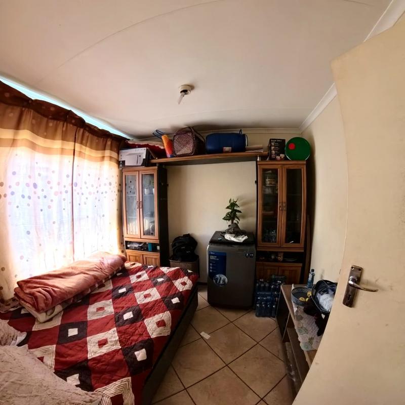 2 Bedroom Property for Sale in Clayville Gauteng