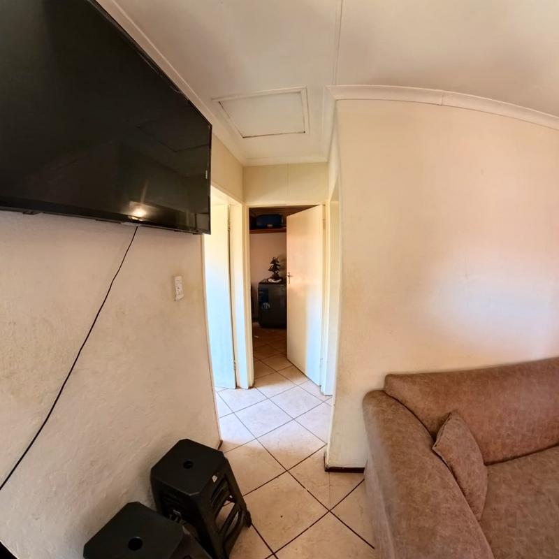 2 Bedroom Property for Sale in Clayville Gauteng