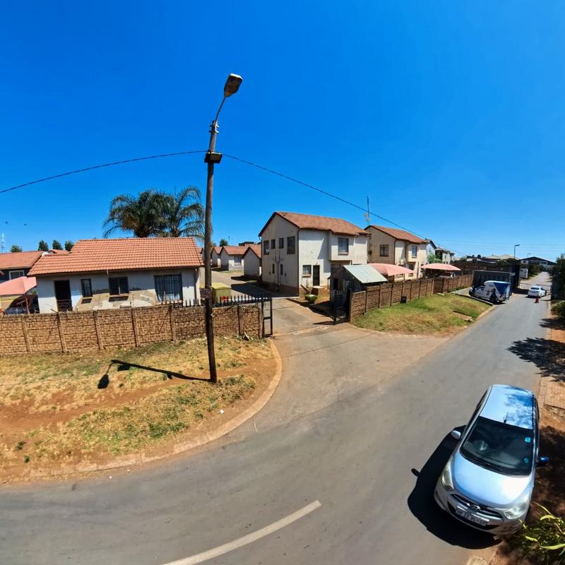 2 Bedroom Property for Sale in Clayville Gauteng