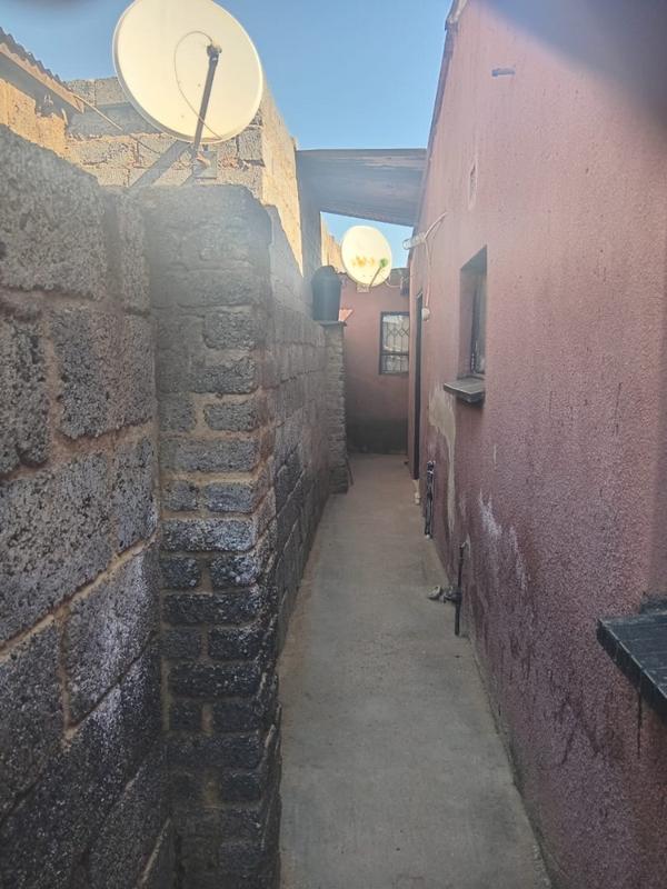 8 Bedroom Property for Sale in Tembisa Central Gauteng