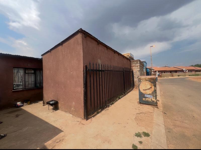 8 Bedroom Property for Sale in Tembisa Central Gauteng