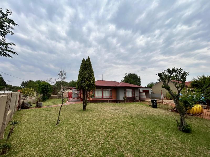 3 Bedroom Property for Sale in Dunnottar Gauteng