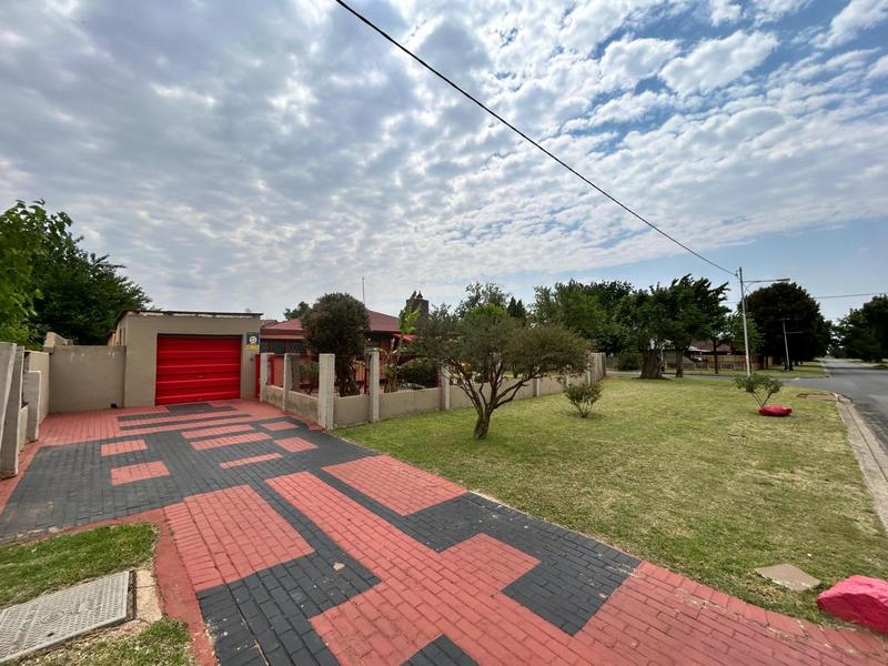 3 Bedroom Property for Sale in Dunnottar Gauteng