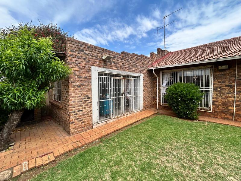 4 Bedroom Property for Sale in Bakerton Gauteng