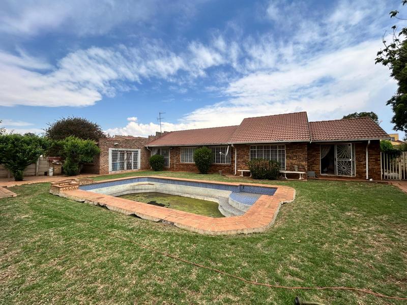 4 Bedroom Property for Sale in Bakerton Gauteng