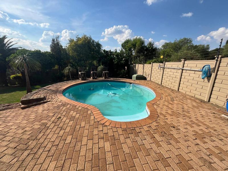 4 Bedroom Property for Sale in Glenvista Gauteng