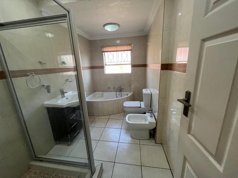 4 Bedroom Property for Sale in Glenvista Gauteng