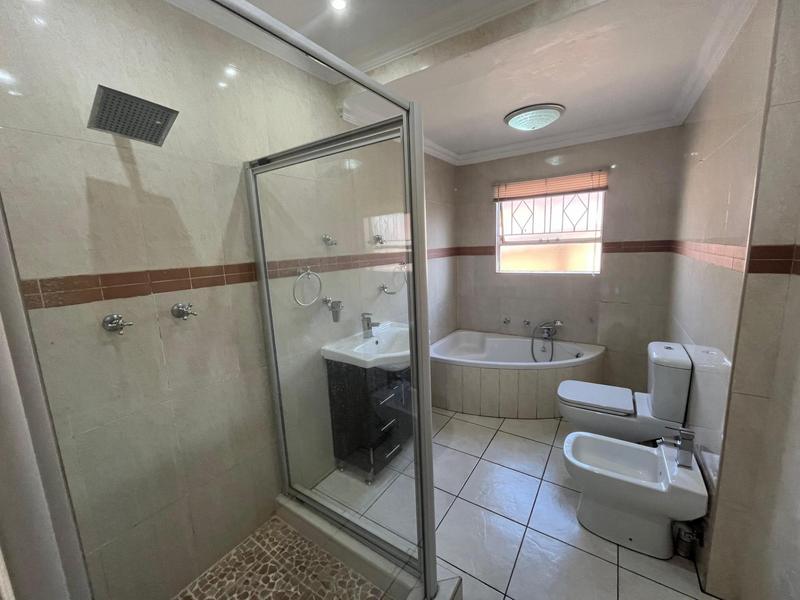 4 Bedroom Property for Sale in Glenvista Gauteng