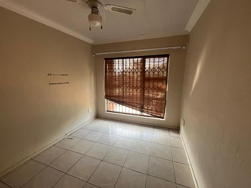 4 Bedroom Property for Sale in Glenvista Gauteng