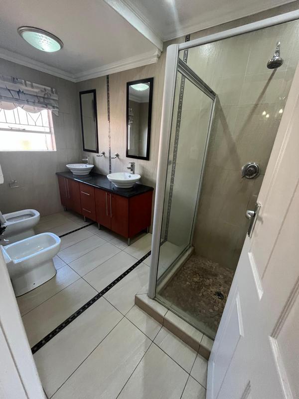 4 Bedroom Property for Sale in Glenvista Gauteng