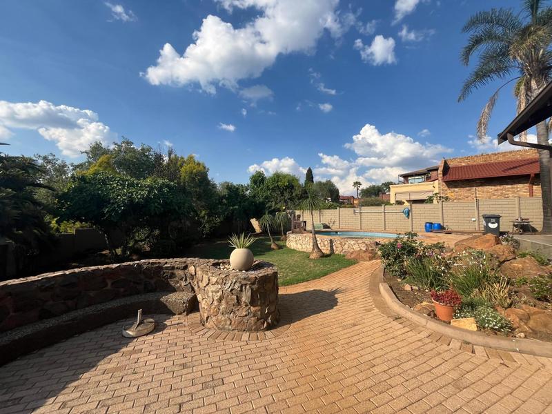 4 Bedroom Property for Sale in Glenvista Gauteng