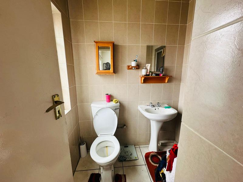 2 Bedroom Property for Sale in Mondeor Gauteng