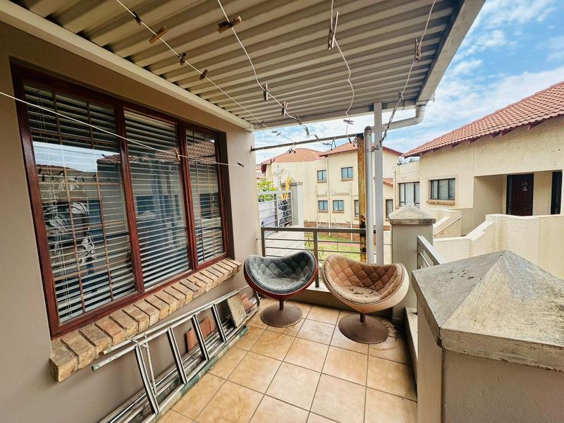 2 Bedroom Property for Sale in Mondeor Gauteng