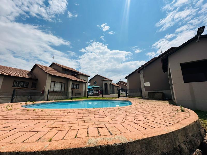 2 Bedroom Property for Sale in Mondeor Gauteng