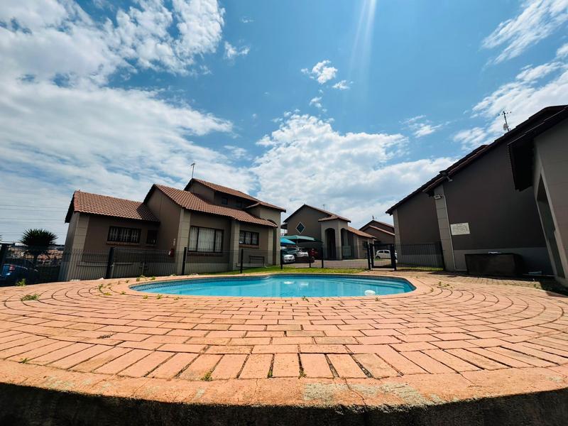 2 Bedroom Property for Sale in Mondeor Gauteng