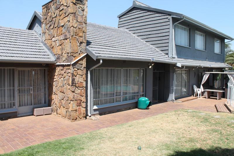 6 Bedroom Property for Sale in Dowerglen Gauteng
