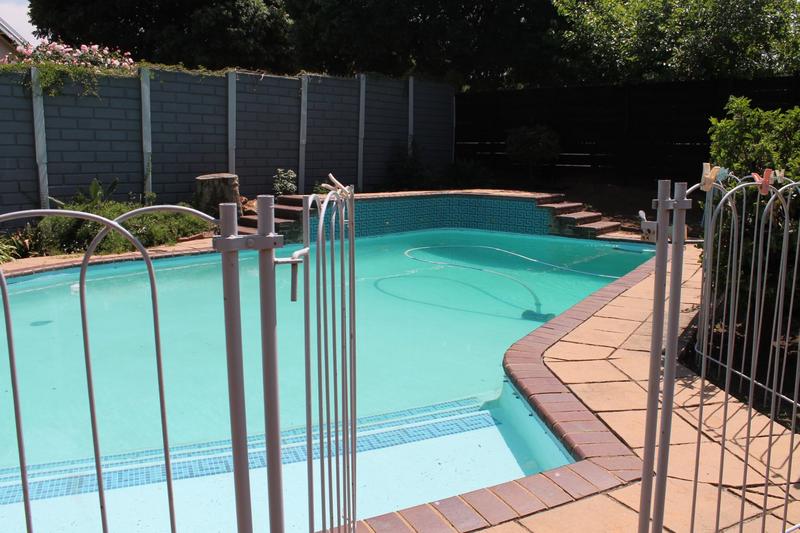 6 Bedroom Property for Sale in Dowerglen Gauteng