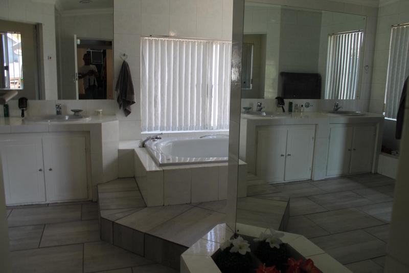 6 Bedroom Property for Sale in Dowerglen Gauteng