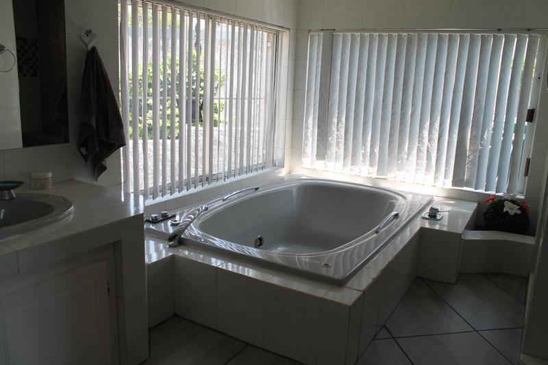 6 Bedroom Property for Sale in Dowerglen Gauteng