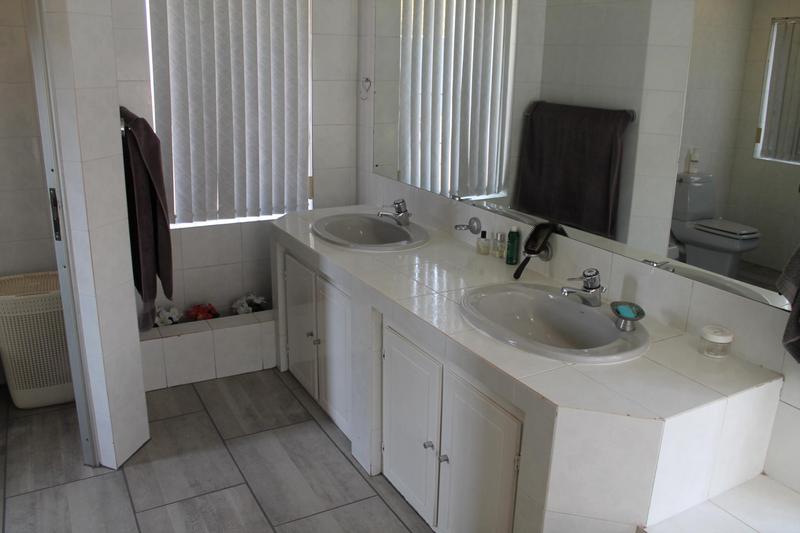 6 Bedroom Property for Sale in Dowerglen Gauteng
