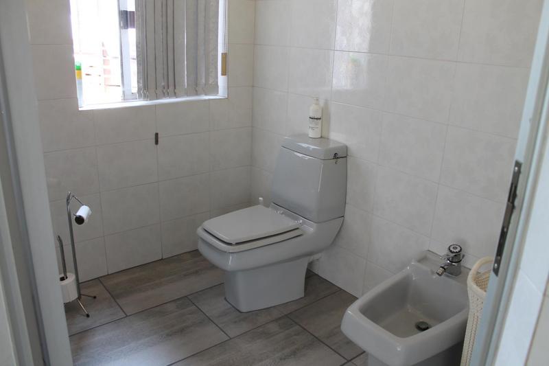 6 Bedroom Property for Sale in Dowerglen Gauteng