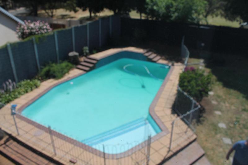 6 Bedroom Property for Sale in Dowerglen Gauteng