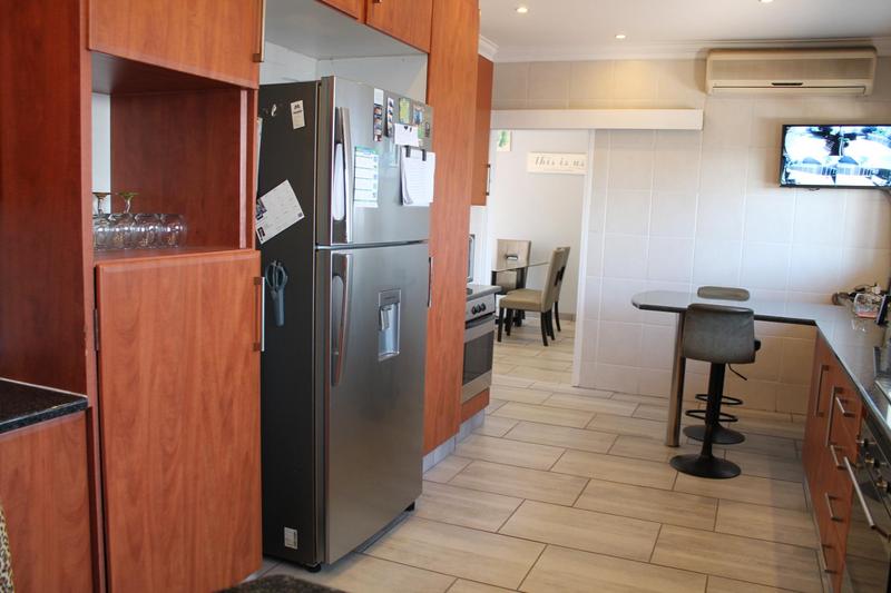 6 Bedroom Property for Sale in Dowerglen Gauteng