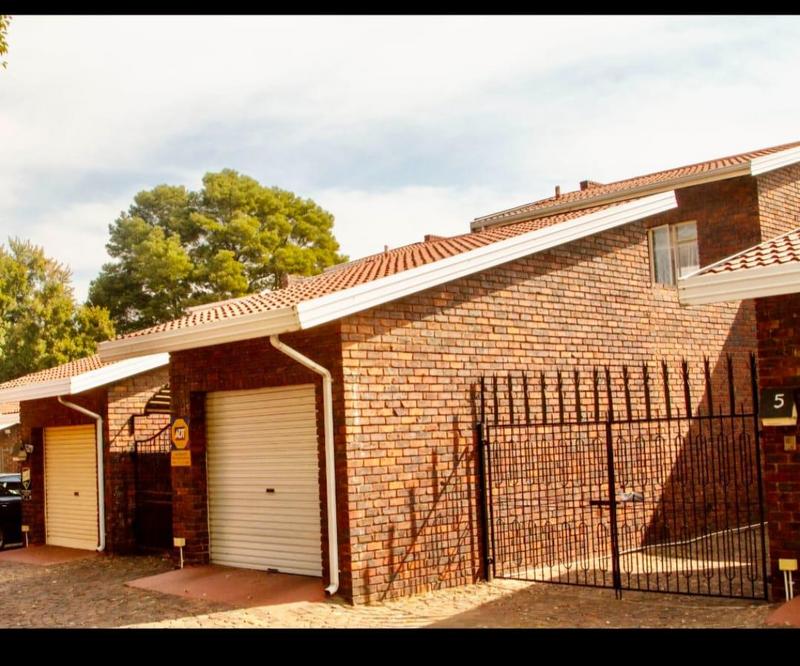 To Let 3 Bedroom Property for Rent in Meadowbrook Gauteng