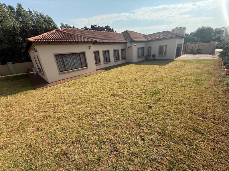 4 Bedroom Property for Sale in Midfield Estate Gauteng