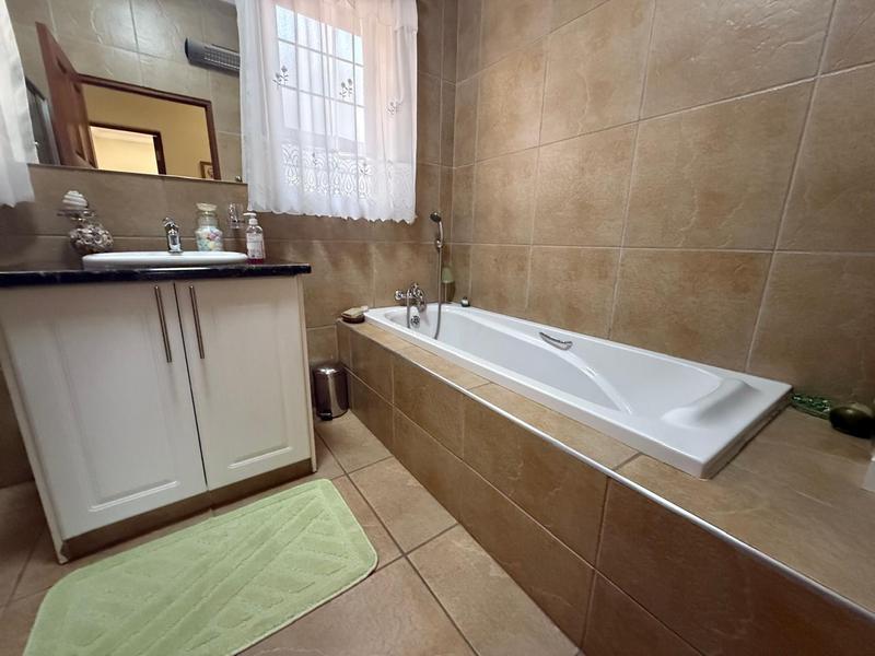 4 Bedroom Property for Sale in Midfield Estate Gauteng