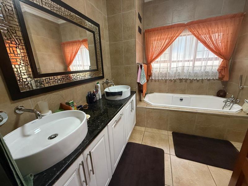 4 Bedroom Property for Sale in Midfield Estate Gauteng