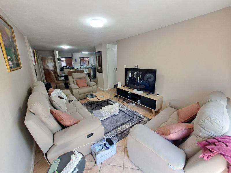 3 Bedroom Property for Sale in Die Hoewes Gauteng