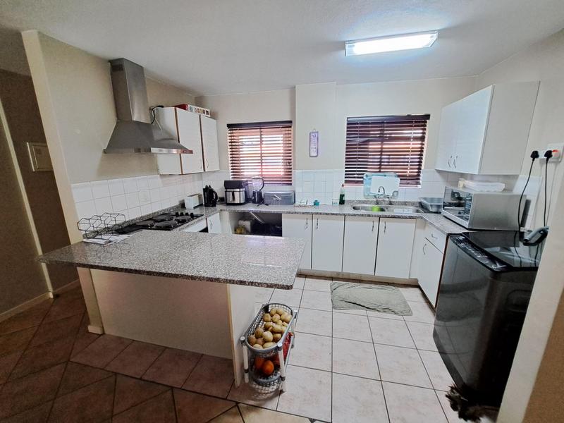 3 Bedroom Property for Sale in Die Hoewes Gauteng