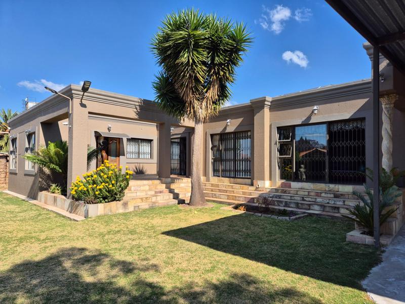 5 Bedroom Property for Sale in The Hill Gauteng