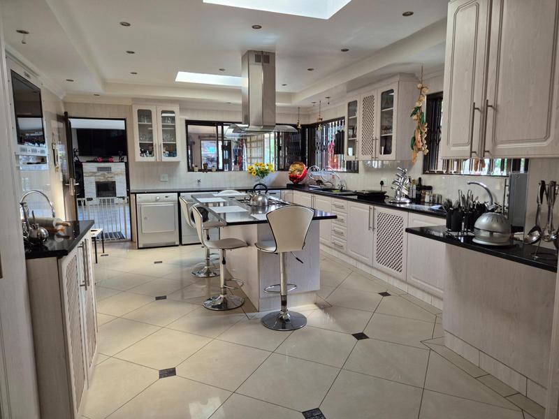 5 Bedroom Property for Sale in The Hill Gauteng