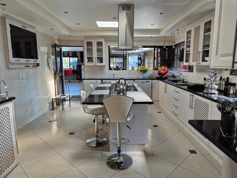 5 Bedroom Property for Sale in The Hill Gauteng