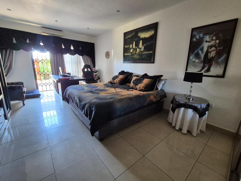 5 Bedroom Property for Sale in The Hill Gauteng
