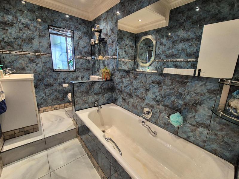 5 Bedroom Property for Sale in The Hill Gauteng