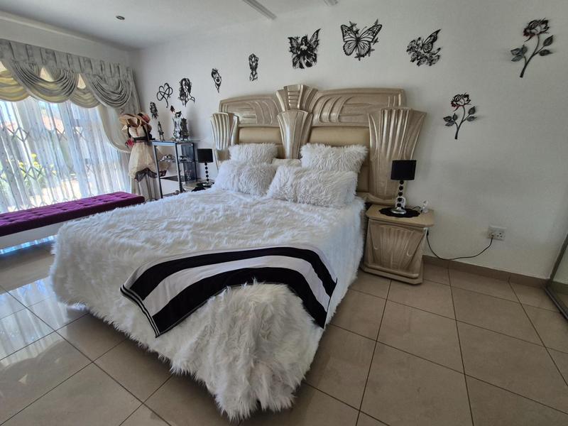 5 Bedroom Property for Sale in The Hill Gauteng