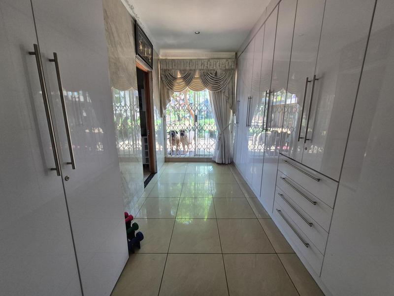 5 Bedroom Property for Sale in The Hill Gauteng