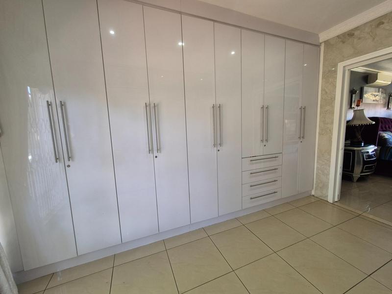 5 Bedroom Property for Sale in The Hill Gauteng