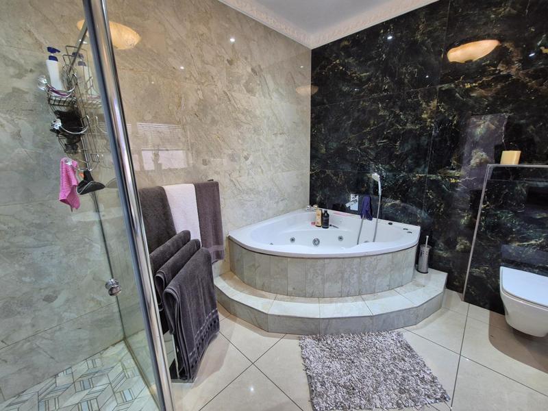 5 Bedroom Property for Sale in The Hill Gauteng