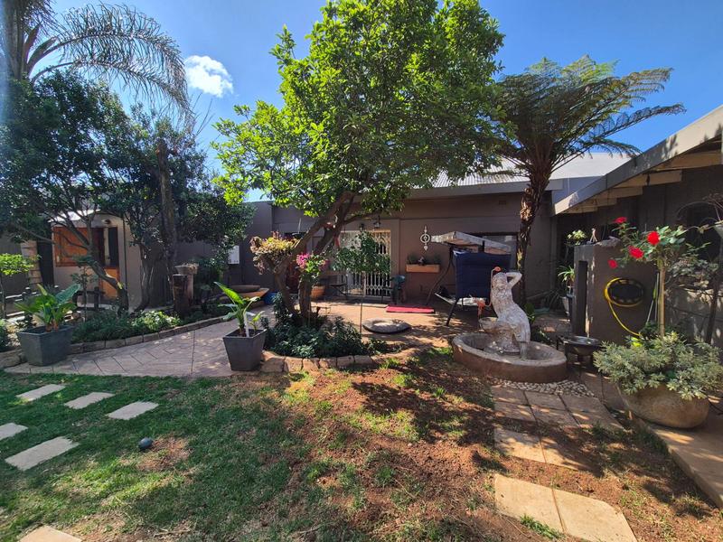 5 Bedroom Property for Sale in The Hill Gauteng