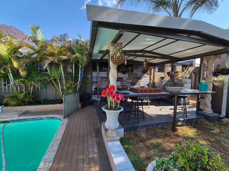 5 Bedroom Property for Sale in The Hill Gauteng