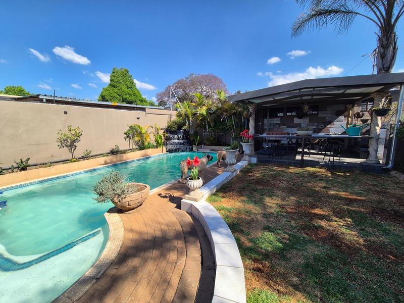 5 Bedroom Property for Sale in The Hill Gauteng