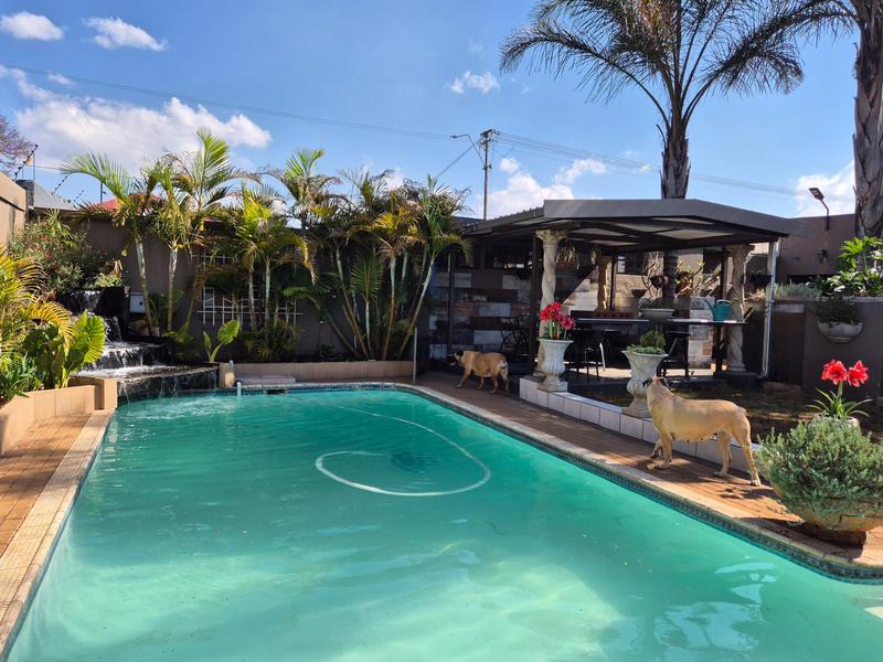 5 Bedroom Property for Sale in The Hill Gauteng
