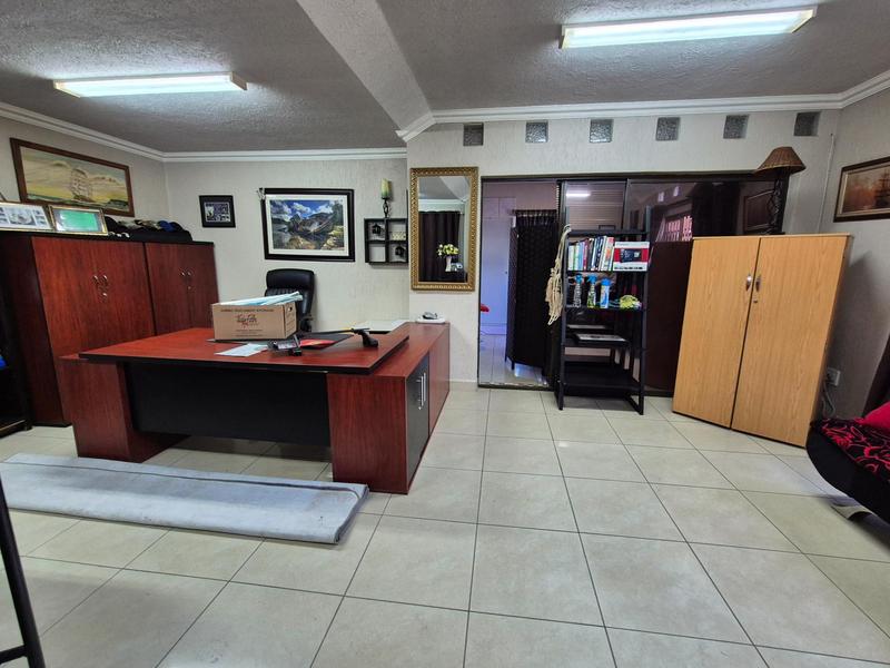 5 Bedroom Property for Sale in The Hill Gauteng