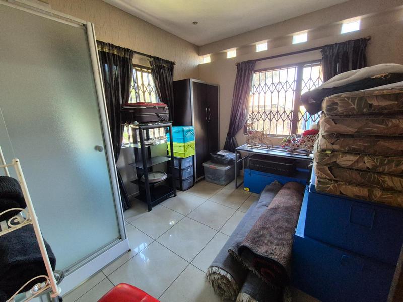 5 Bedroom Property for Sale in The Hill Gauteng