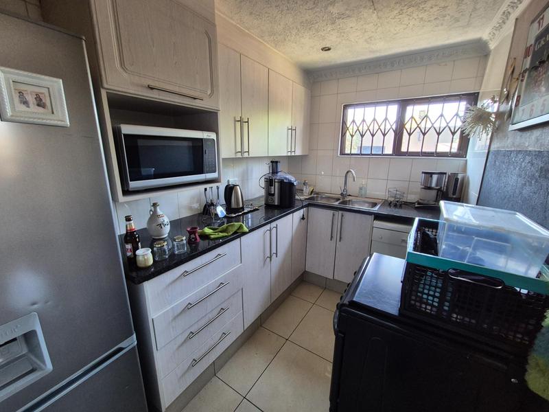 5 Bedroom Property for Sale in The Hill Gauteng